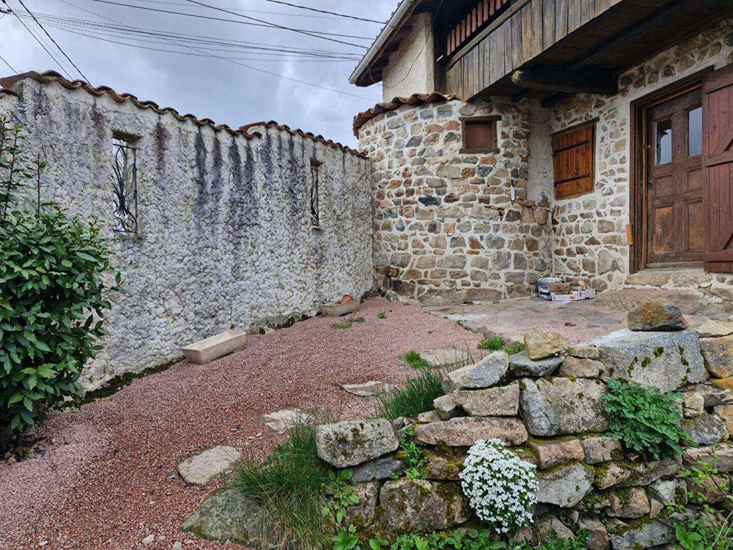 Maison à SAINT-JUST-EN-CHEVALET