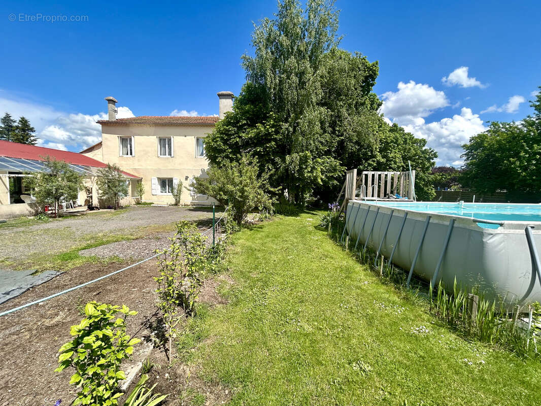 Maison à SURY-LE-COMTAL