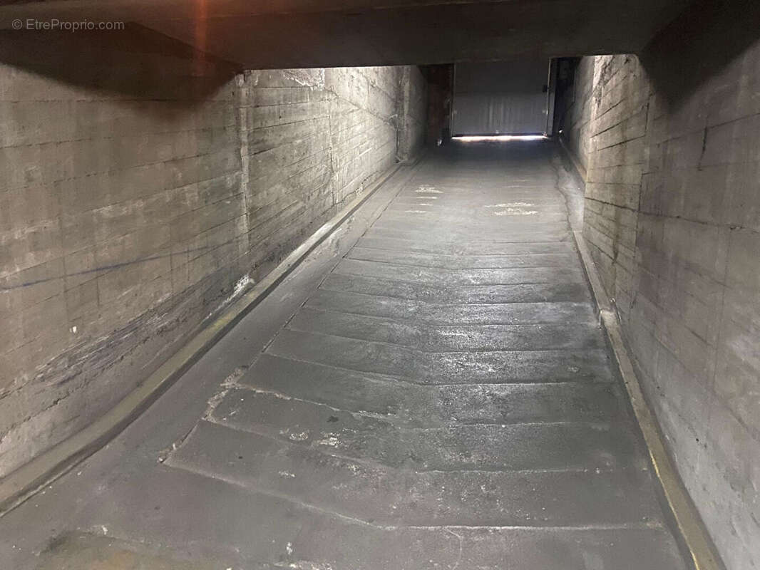 Parking à PARIS-15E