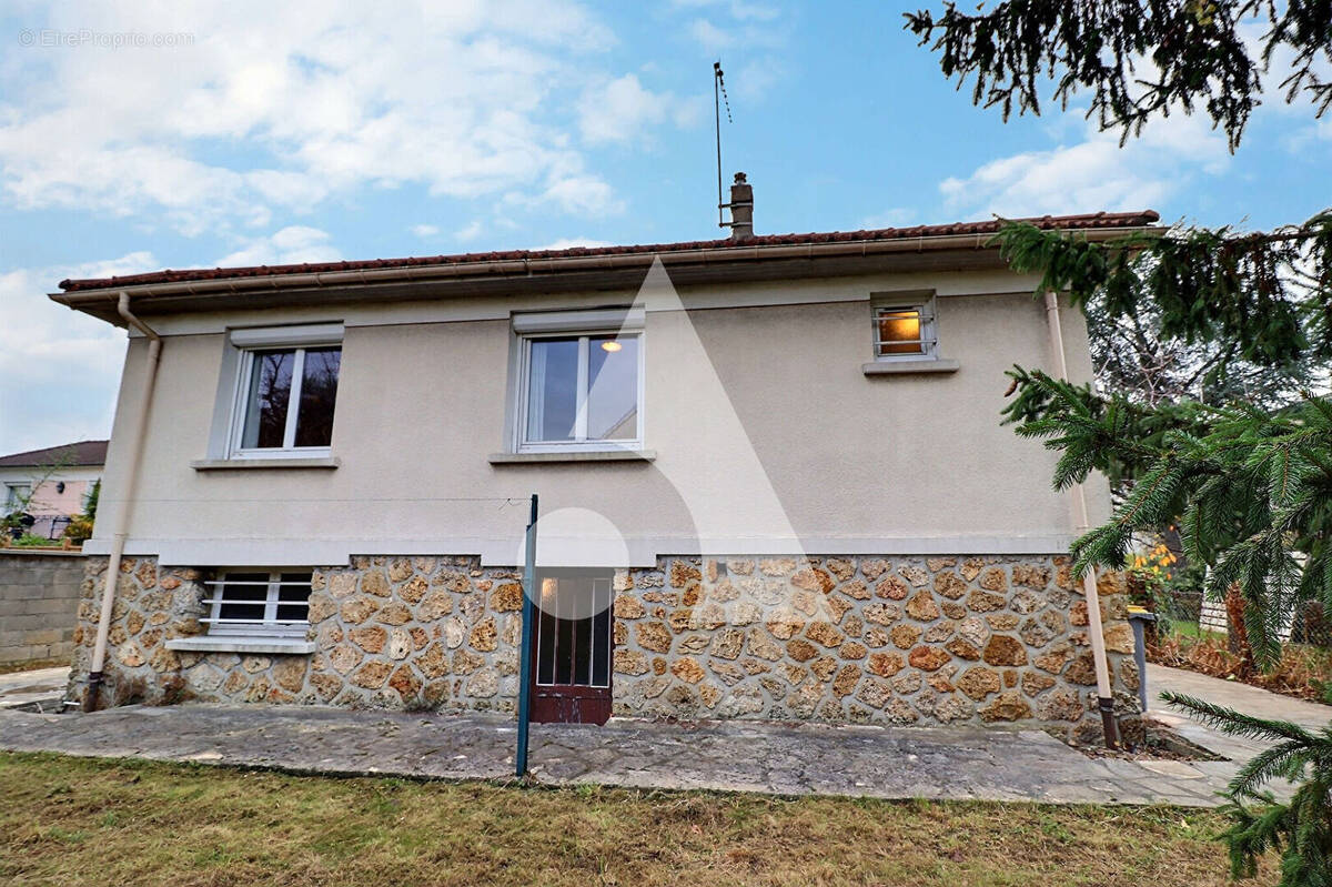 Maison à SARTROUVILLE