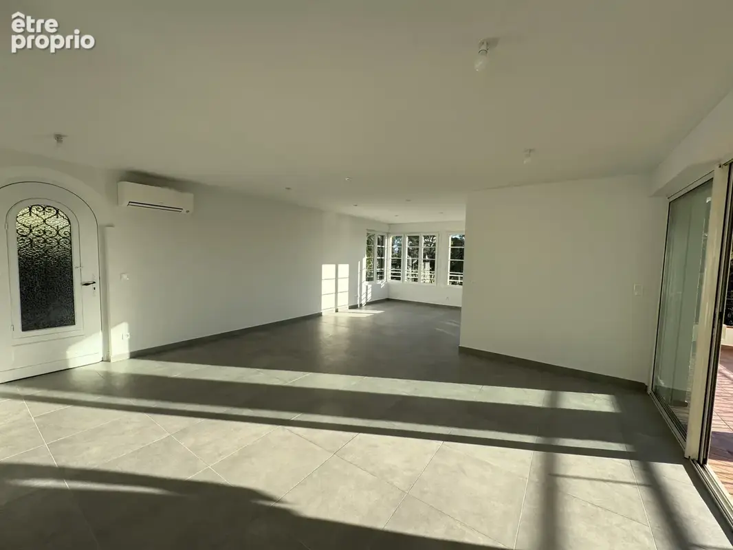 APPARTEMENT DE 122m2 entièrement renové - photo 2
