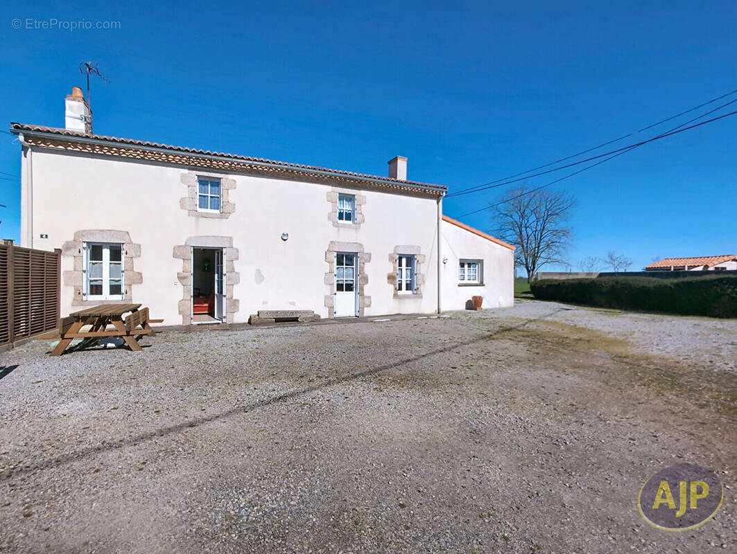 Maison à VIEILLEVIGNE