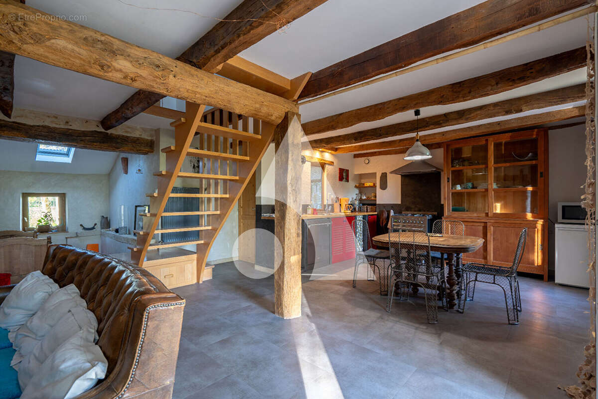 Maison à ANGLARS-SAINT-FELIX