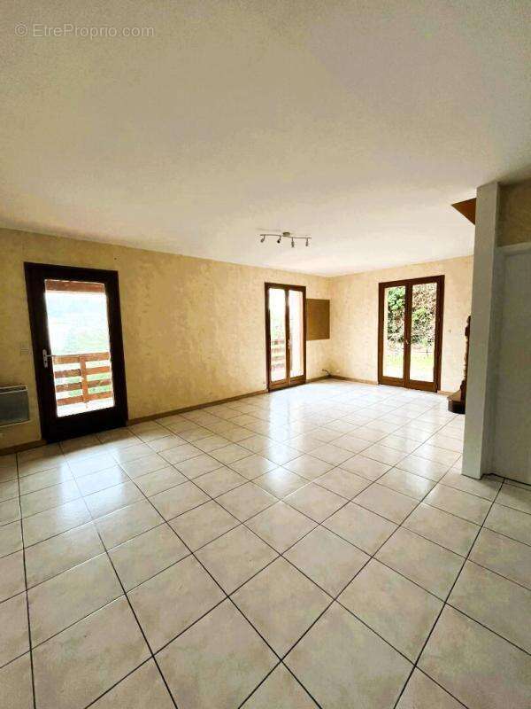 Maison à CHAMPCEVINEL