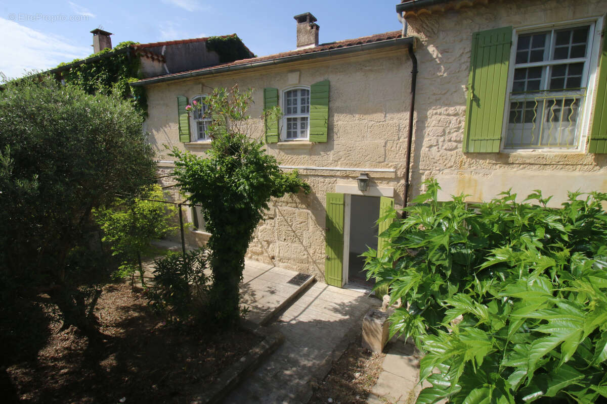 Maison à FONTVIEILLE