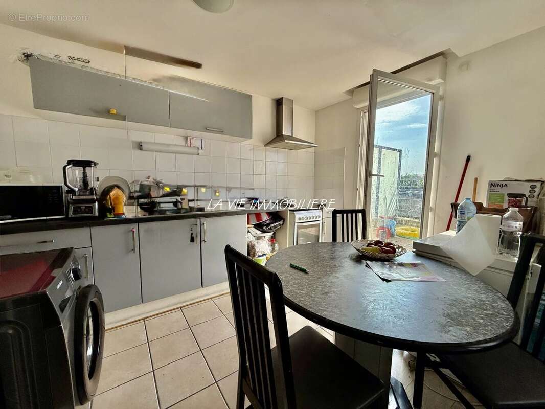 Appartement à LES PAVILLONS-SOUS-BOIS