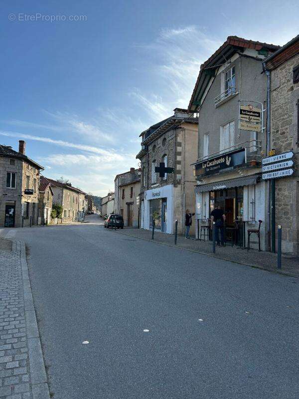 Commerce à COGNAC-LA-FORET