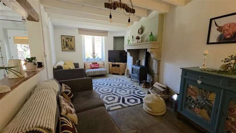 À vendre : maison de campagne de T4, jardins,  granges à Droux (87) - photo 5