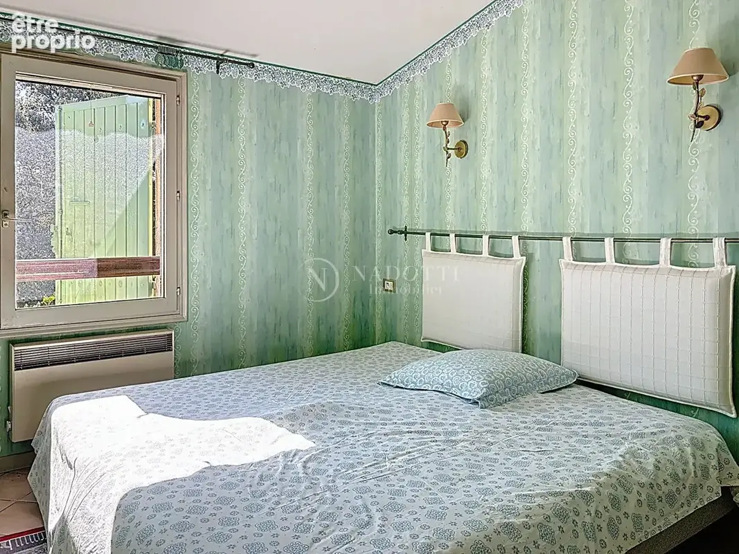 Lauris - Propriété avec piscine et dépendance sur 3300m2 de terrain. - photo 15