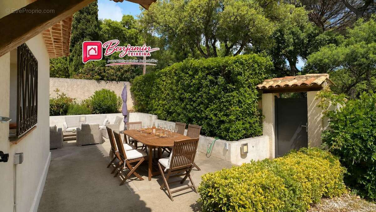 Villa Sainte Maxime 6 pièce(s) 117 m2 - Garage 27m² - Vue mer - piscine - photo 14