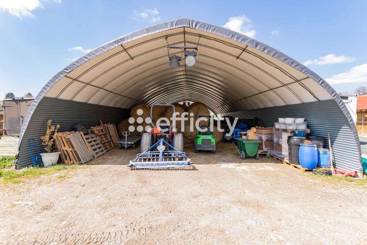 Commerce à SAINT-JEAN-DE-BOURNAY