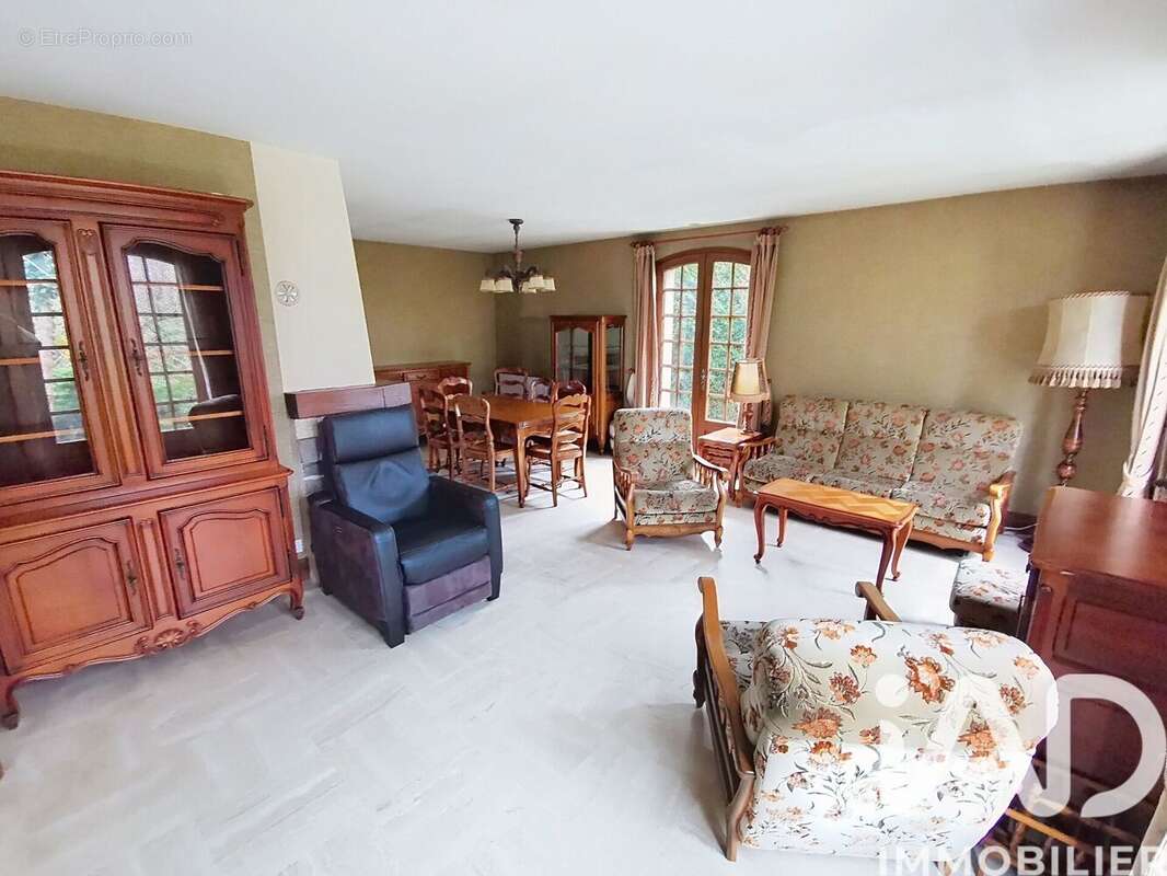 Maison 137 m² à Marthon  - photo 3