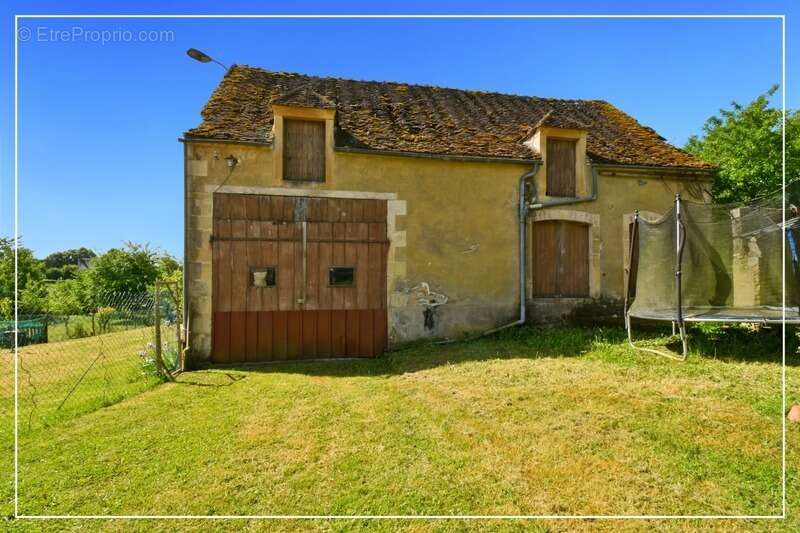 Dpt Cher (18), Loye-Sur-Arnon, Maison 112 m² – Grand terrain, dépendance de 100 m² et garage avec fosse - photo 6
