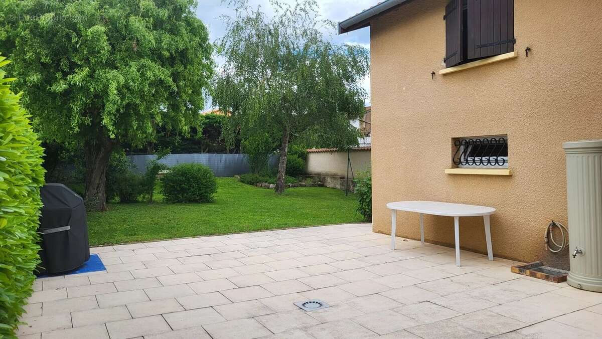 Maison à ROMANECHE-THORINS