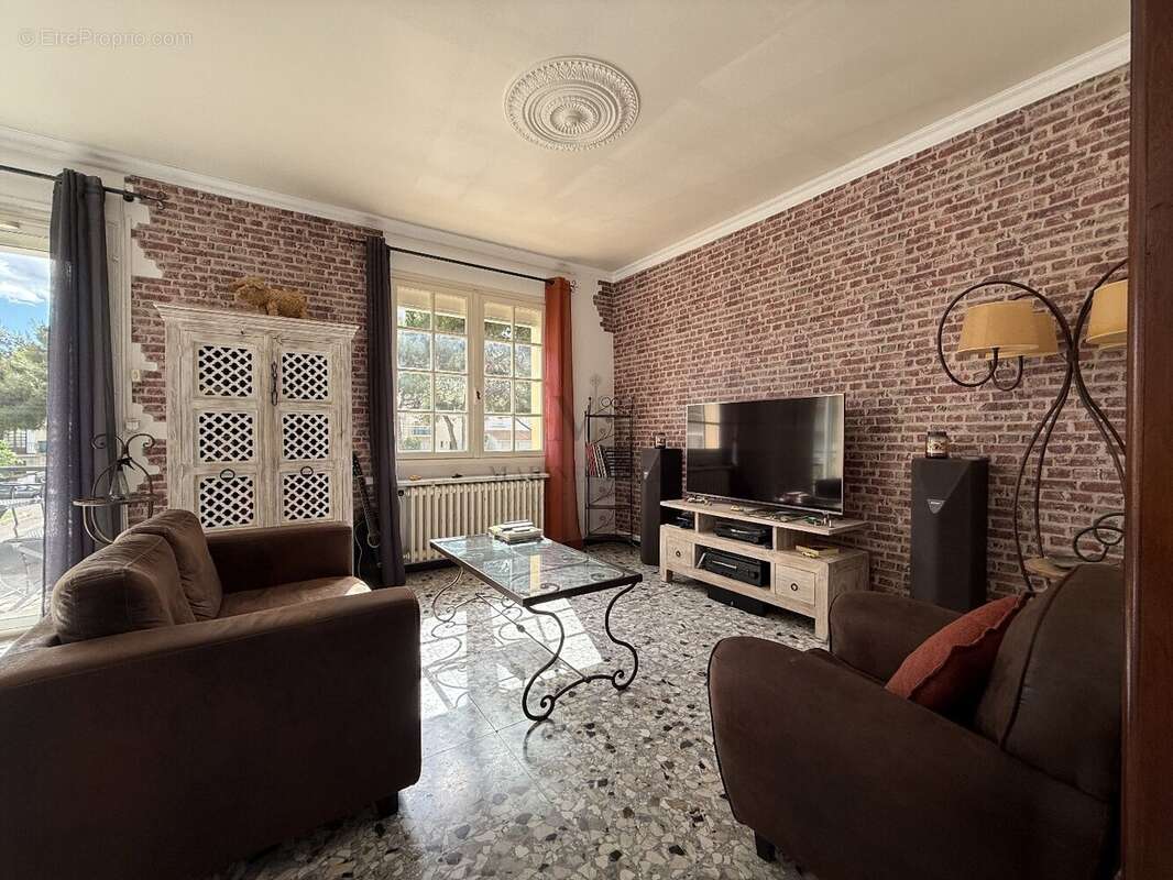 Maison en trois faces sur deux niveaux avec Garage. - photo 18