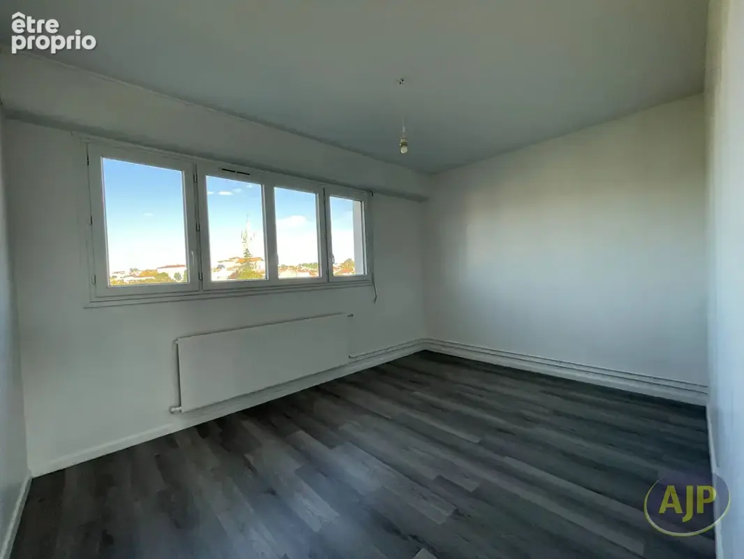 Appartement  4 pièce(s) SAINTES - photo 4