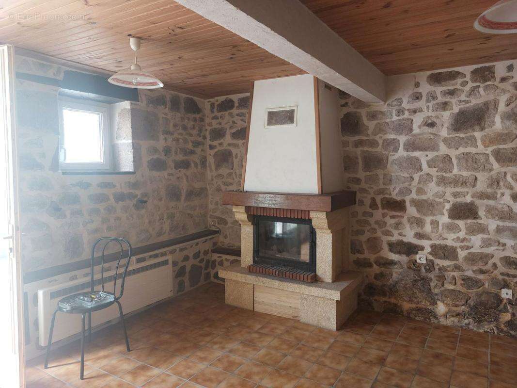 Maison à TOULX-SAINTE-CROIX