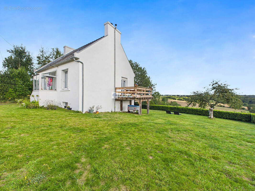 Maison à LE CLOITRE-PLEYBEN