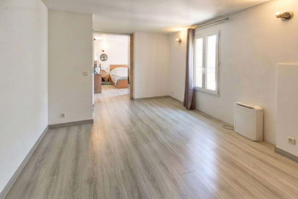 Maison de caractère de 175 m² avec appartement indépendant, jardin, jacuzzi et garage – carros village - photo 30
