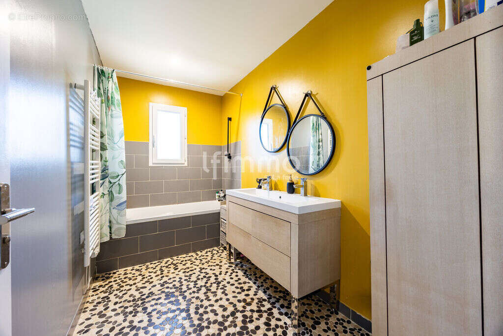 Maison à CABANAC-ET-VILLAGRAINS