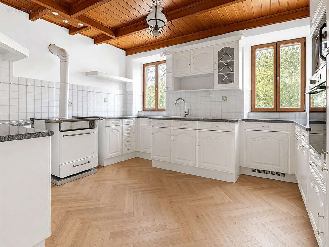 Maison familiale avec jardin 5 chambres - Plain-pied - Sainte-Soulle - photo 7