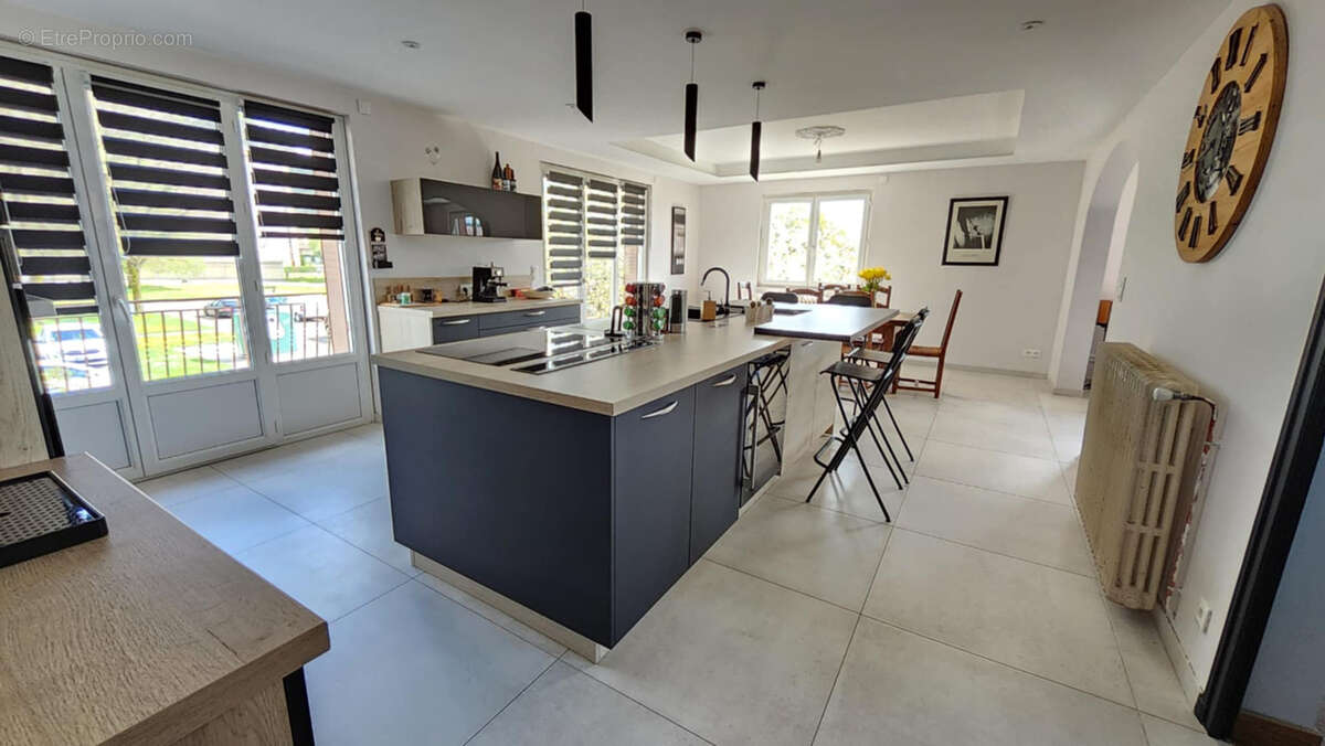 Maison à MONTREAL-LA-CLUSE