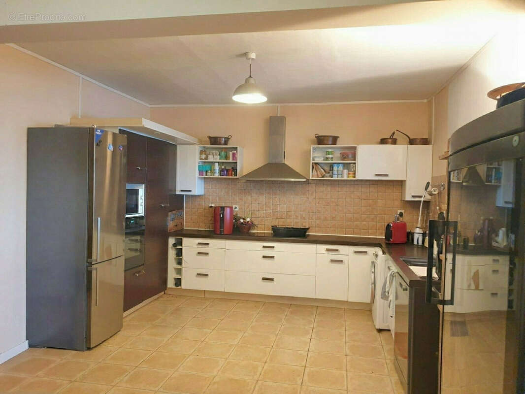 Maison 207 m² à Saint-Denis  - photo 4