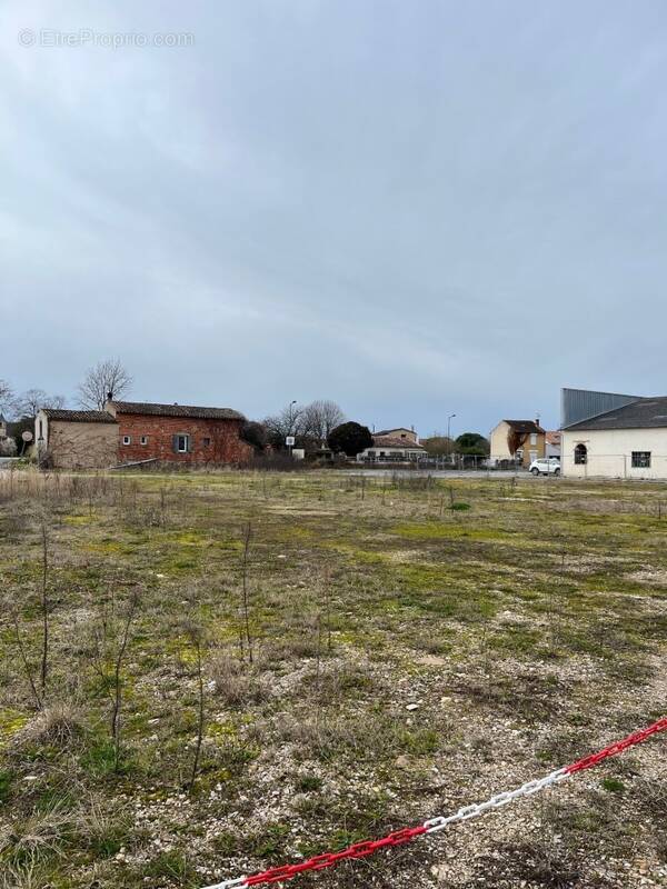 Terrain à VIELMUR-SUR-AGOUT