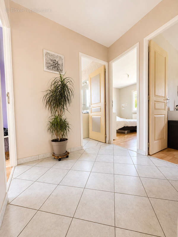 Maison individuelle — 4 chambres — piscine et vue dégagée - photo 7