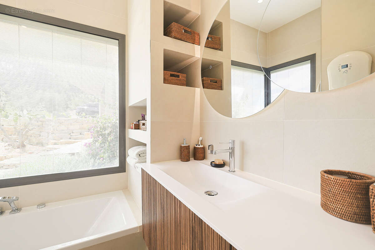 Maison à SOLLIES-VILLE