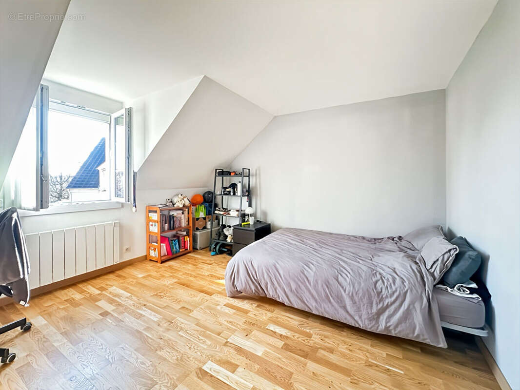 Maison à VERRIERES-LE-BUISSON