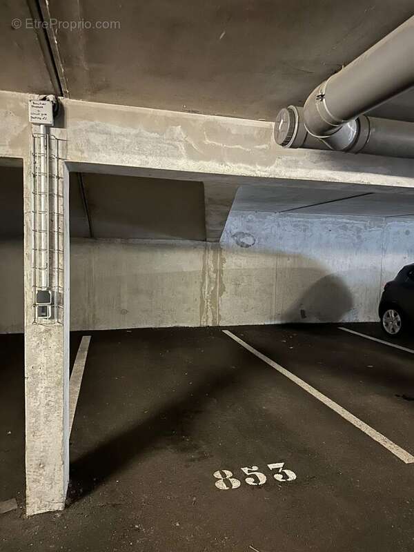 Parking à SAINT-SEBASTIEN-SUR-LOIRE
