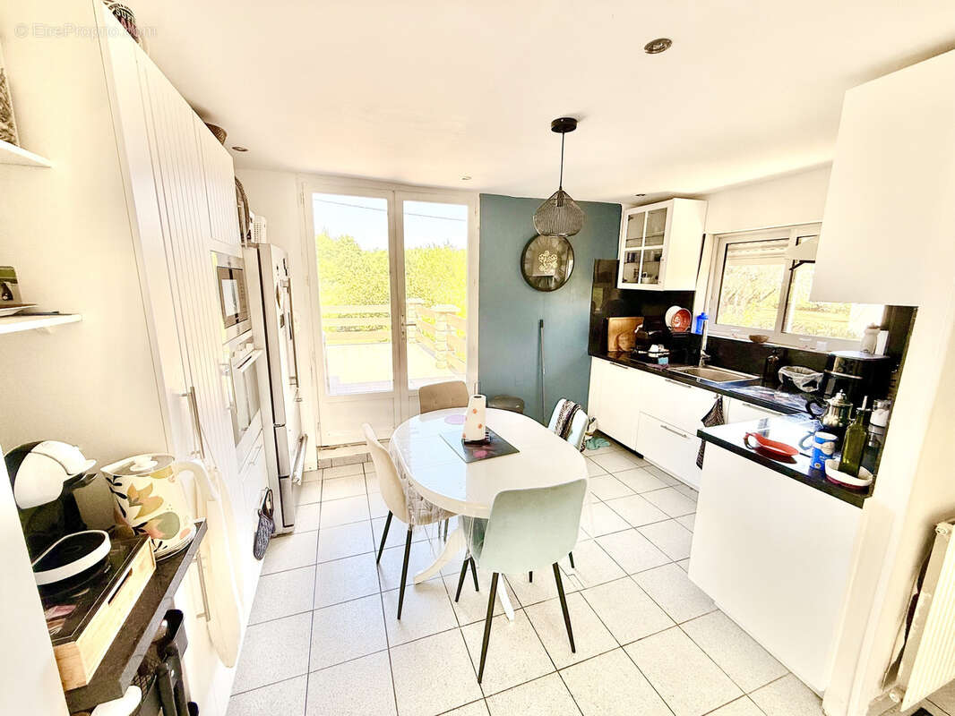 Exclusivite ! a vendre a saint aignan de grand lieu jolie maison familiale de 180 m2 - 4 chambres + 1 bureau + - photo 4