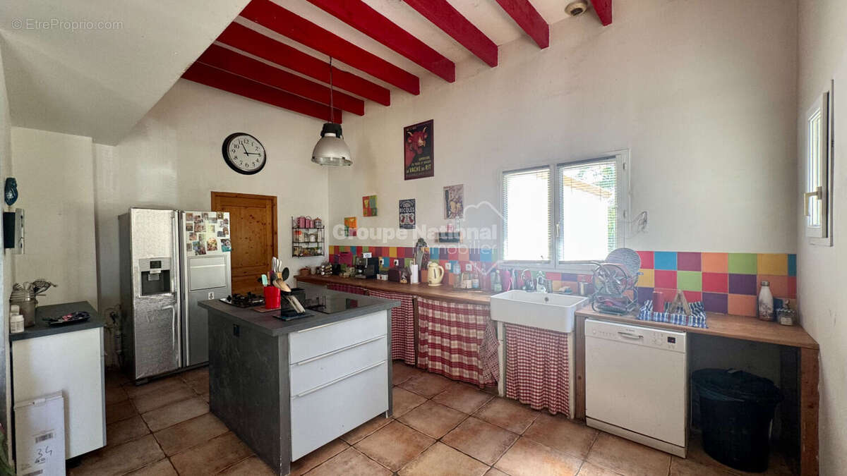 Maison familiale P7 de 213 m² avec piscine - Secteur Mas du Boudan - photo 6
