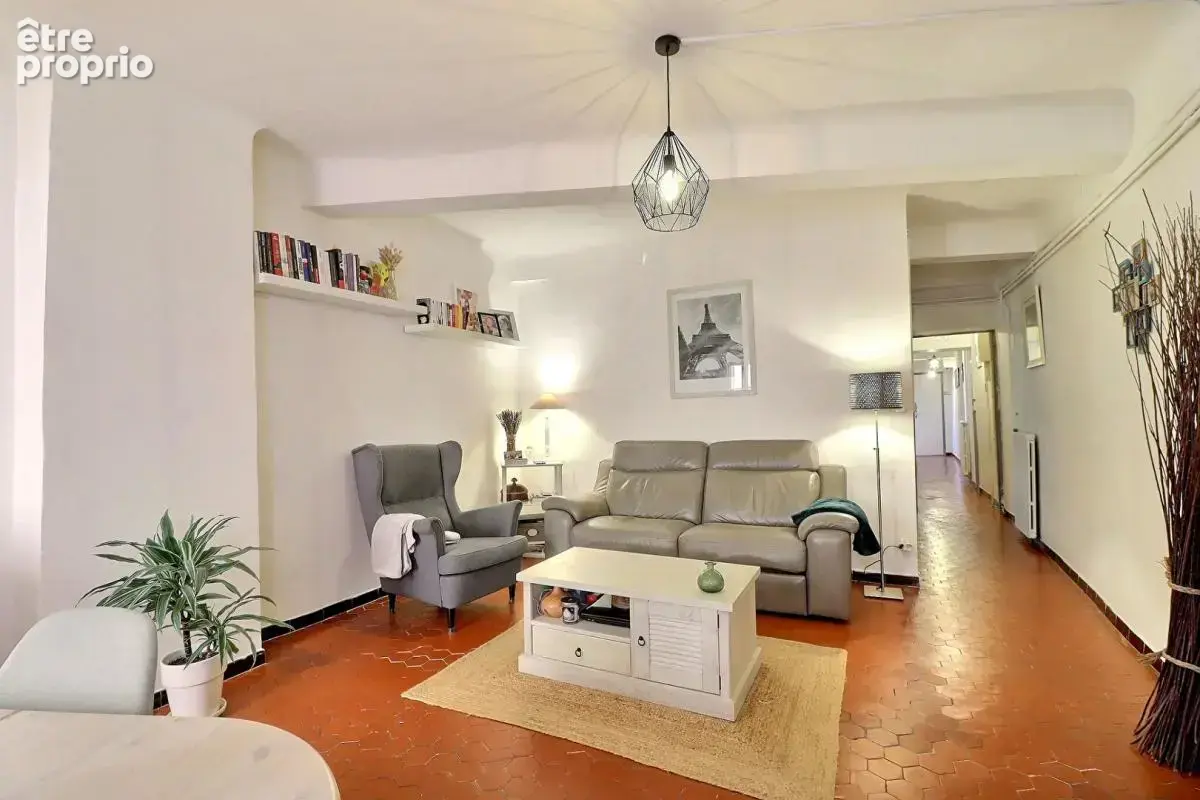Centre ville sanary sur mer - appartement de type 3 - - photo 2