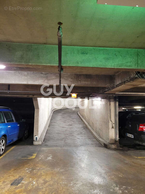 Parking à PARIS-9E