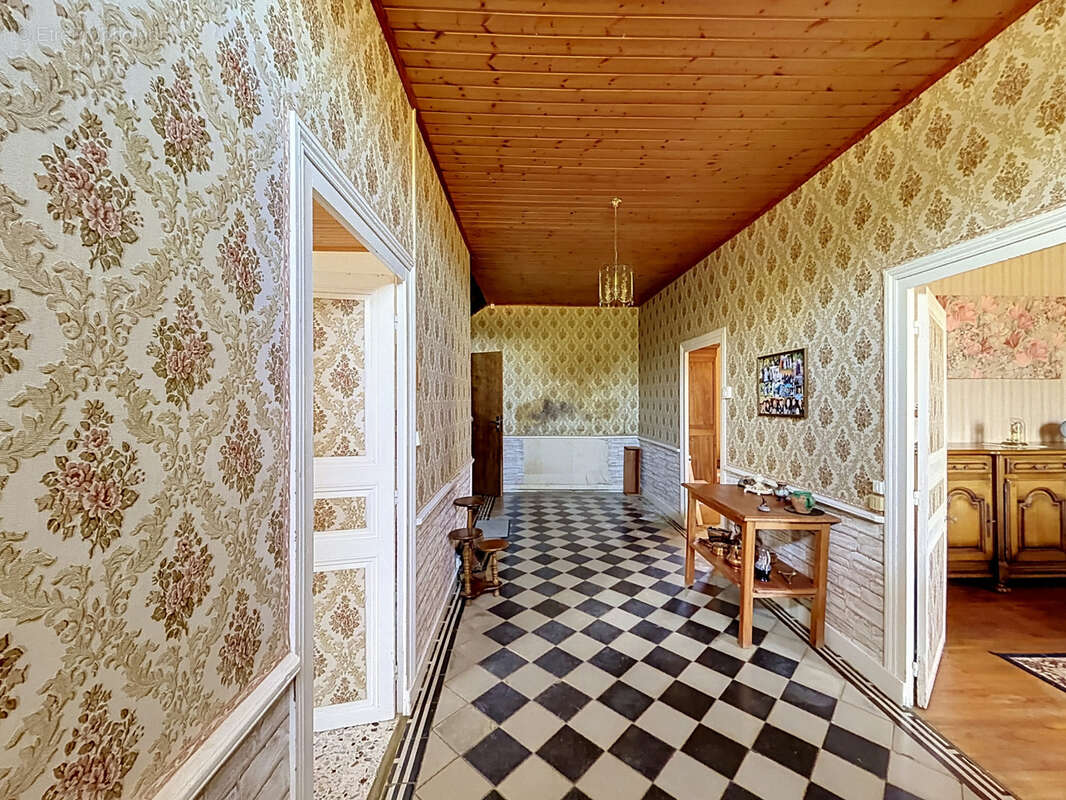 20KM NORD ANGOULEME Maison charentaise de caractère avec dépendances - photo 6