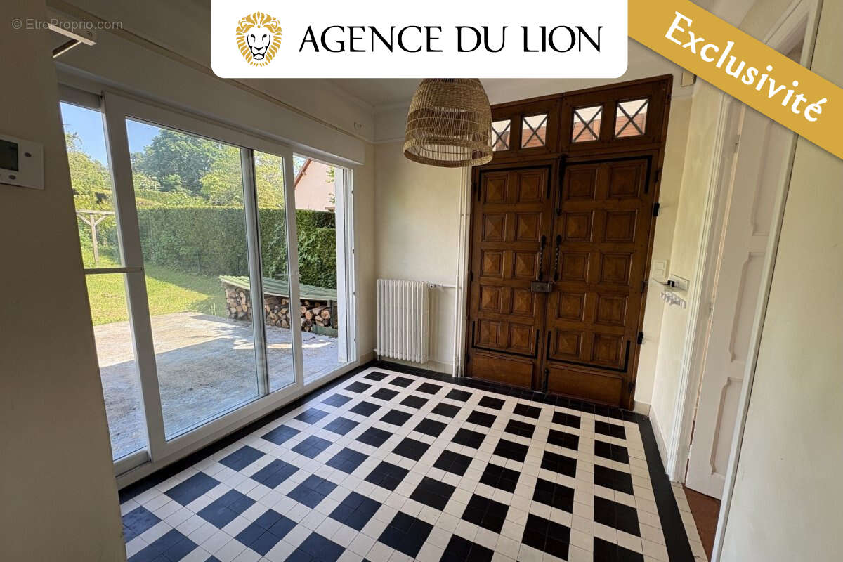 Maison à CHERISY