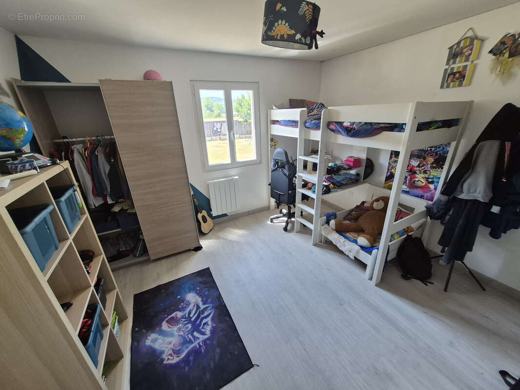 Maison individuelle de 172 m2 de 2008 édifiée sur un terrain de 880 m2 - photo 16