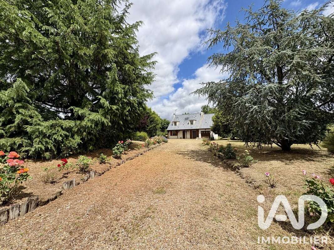 Maison 125 m² à Neuille-Le-Lierre  - photo 2