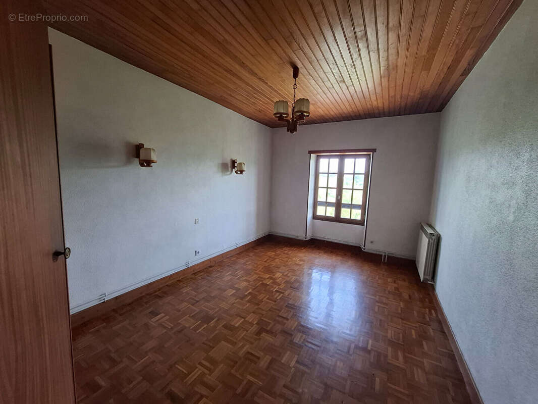 Appartement 220m²- Garage 100m² - Fort potentiel - Jardin privatif - photo 9