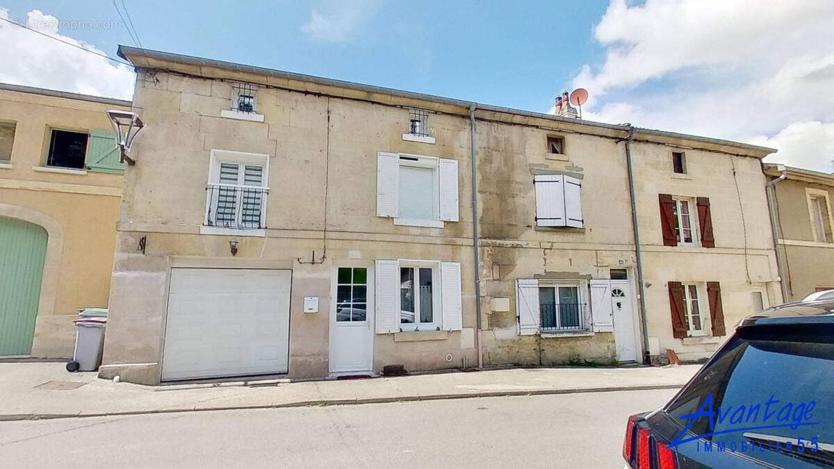 Maison à LISLE-EN-RIGAULT