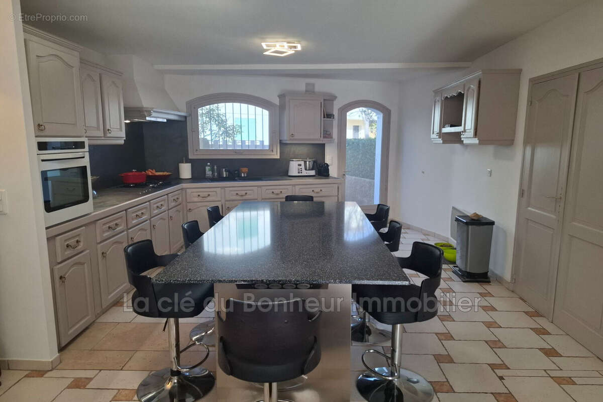 Maison à LES SALLES-SUR-VERDON