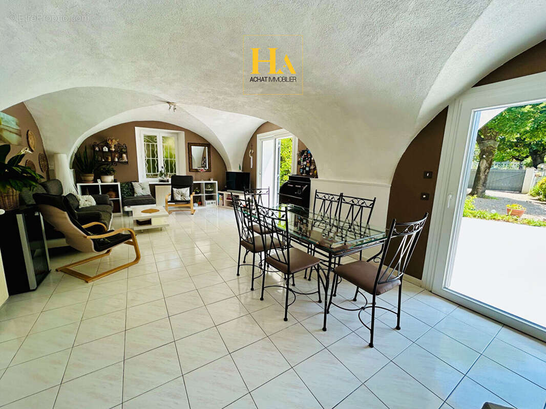 Maison à MONTELIMAR