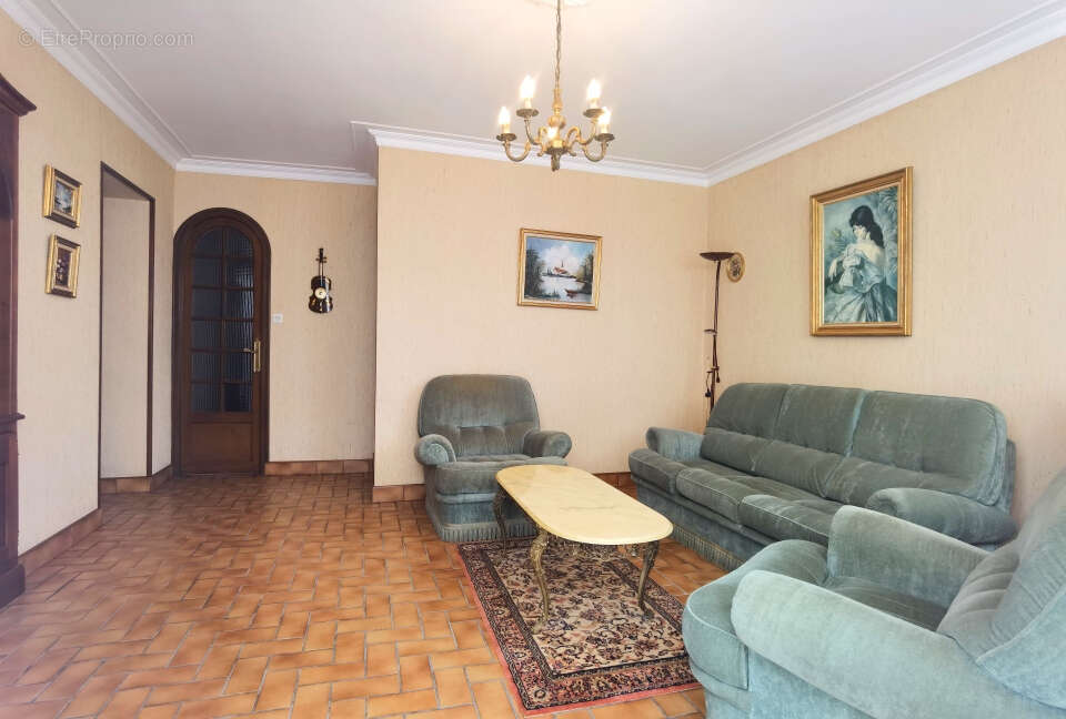 Maison à SAINT-MACAIRE-EN-MAUGES