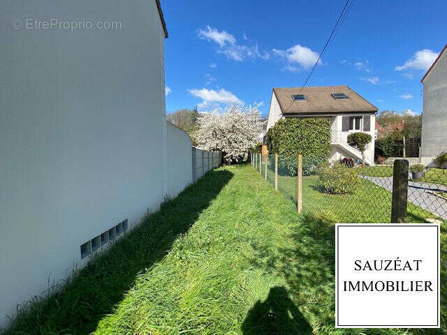 Terrain à VERRIERES-LE-BUISSON