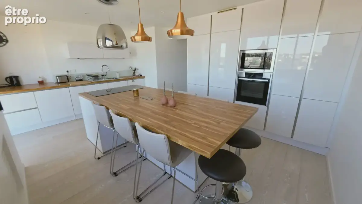 Rennes Aristide Briand - Thabor - Élégant T3 lumineux avec balcon, garage et vue dégagée - photo 3
