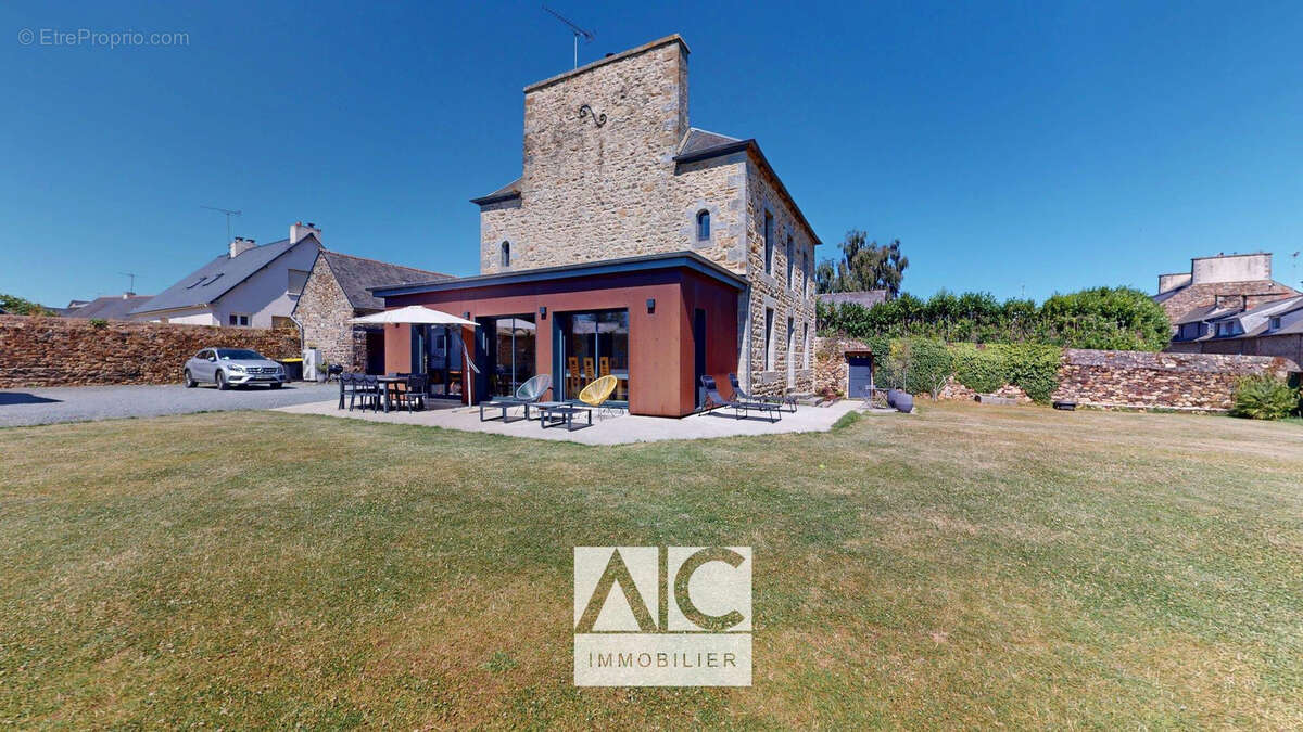 Maison à LANVOLLON