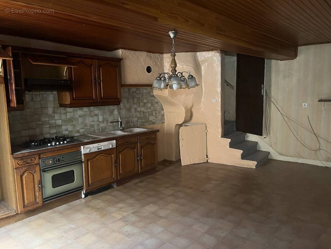 Maison à SAINT-QUENTIN-LA-POTERIE