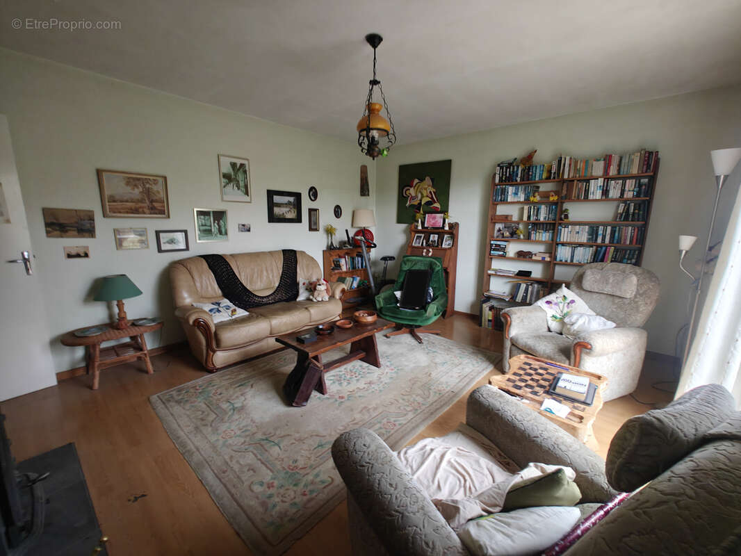Maison à AJAC
